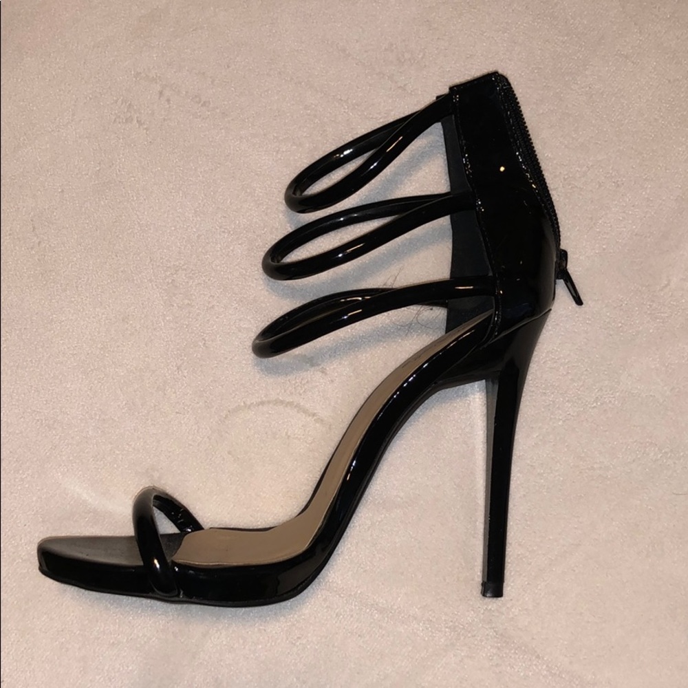 black heels - Picture 3 of 4